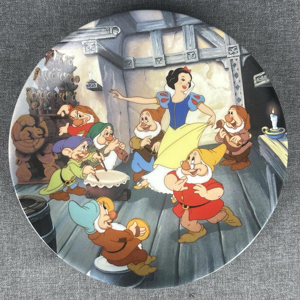 Walt Disney THE DANCE OF SNOW WHITE AND THE SEVEN DWARFS Knowles Collector Plate